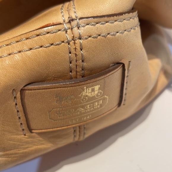 Coach 10th anniversary Hampton Tan all leather bag. - Picture 8 of 8